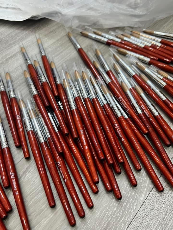 Acrylic brush size 14